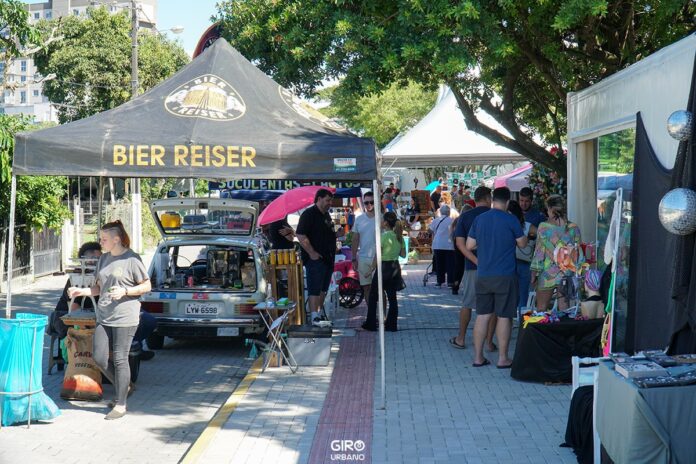 A Vila do Artesão fica na Avenida Nereu Ramos, ao Lado da Loja Milium, no Centro de Balneário Piçarras. O evento contará com intérpretes de libras e de audiodescrição, garantindo acessibilidade plena.