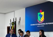 Novo comando na Câmara de Penha inicia com exoneração e corte de diárias As decisões ocorrem no contexto da abertura de uma Comissão Parlamentar Processante (CPP), que irá apurar denúncias envolvendo o presidente afastado. Enquanto isso, o comando interino imprime um novo ritmo administrativo à Casa. Foto: Luis Varela.