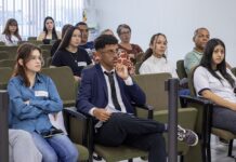 Câmara de Penha realiza primeiro encontro do Parlamento Jovem 2026 O Parlamento Jovem de Penha busca aproximar os estudantes do Poder Legislativo e estimular o desenvolvimento de liderança, comunicação, argumentação, responsabilidade e participação na comunidade.. Foto: Eduardo Calliari/ CVP